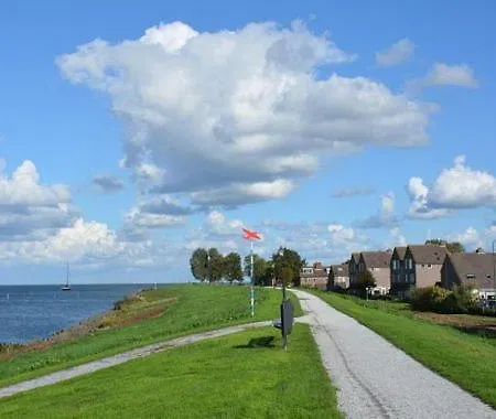 Bed And Breakfast Het Emmapark Medemblik Exterior photo
